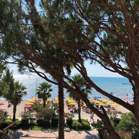 Mali I Robit Beachfront Apartment Golem  Eksteriør bilde