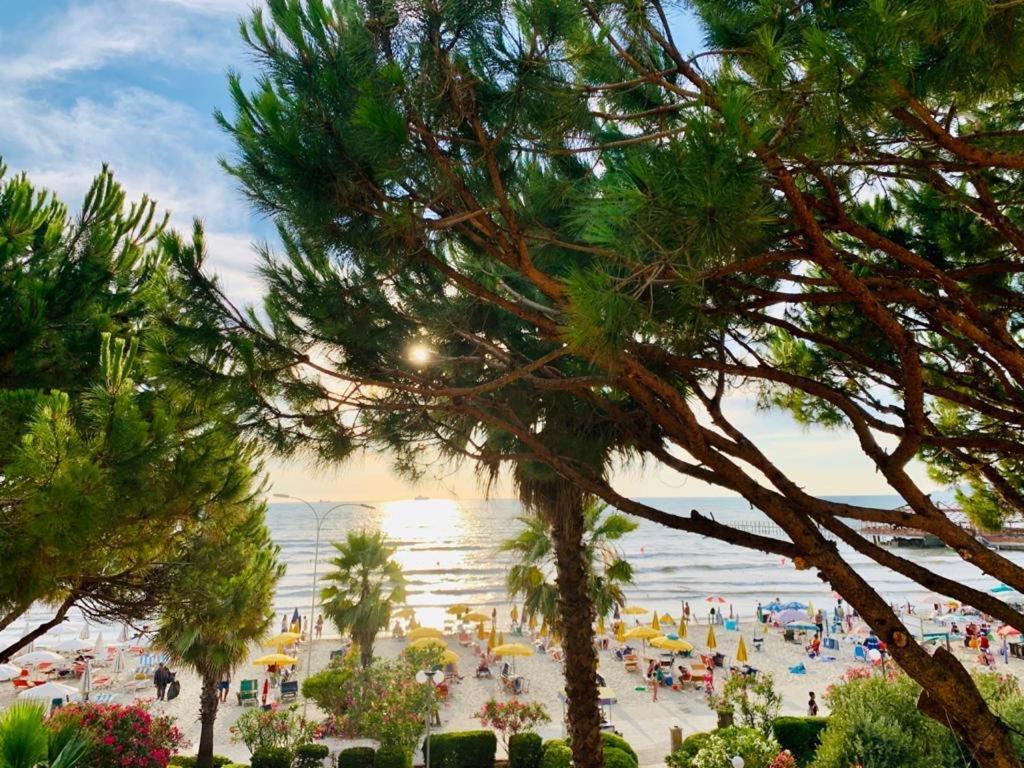 Mali I Robit Beachfront Apartment Golem  Eksteriør bilde