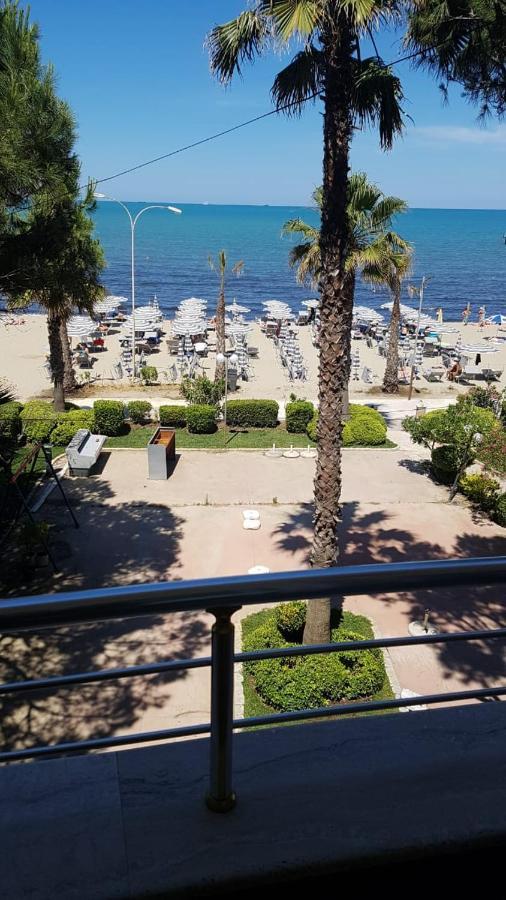 Mali I Robit Beachfront Apartment Golem  Eksteriør bilde