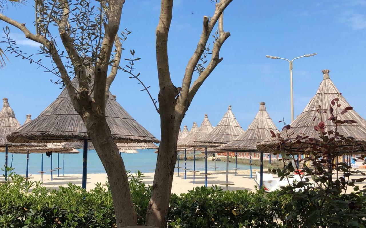 Mali I Robit Beachfront Apartment Golem  Eksteriør bilde